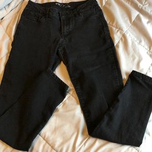 Black skinnies